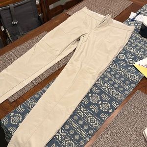 Athleta Wander Stash Skinny Pant. Stone (cream) color. Size 8.